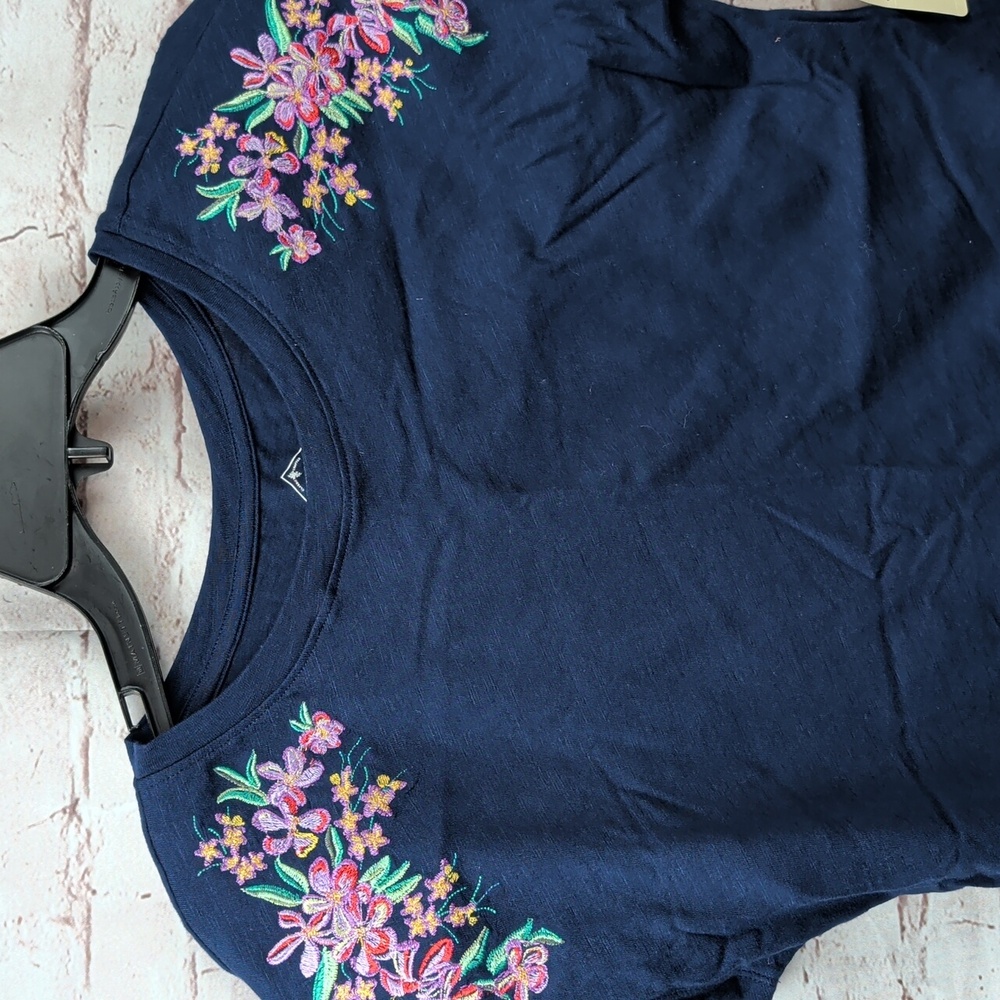 St. John's Bay Floral Embroidered Women's Top XS New Nwt - Picture 2 of 7